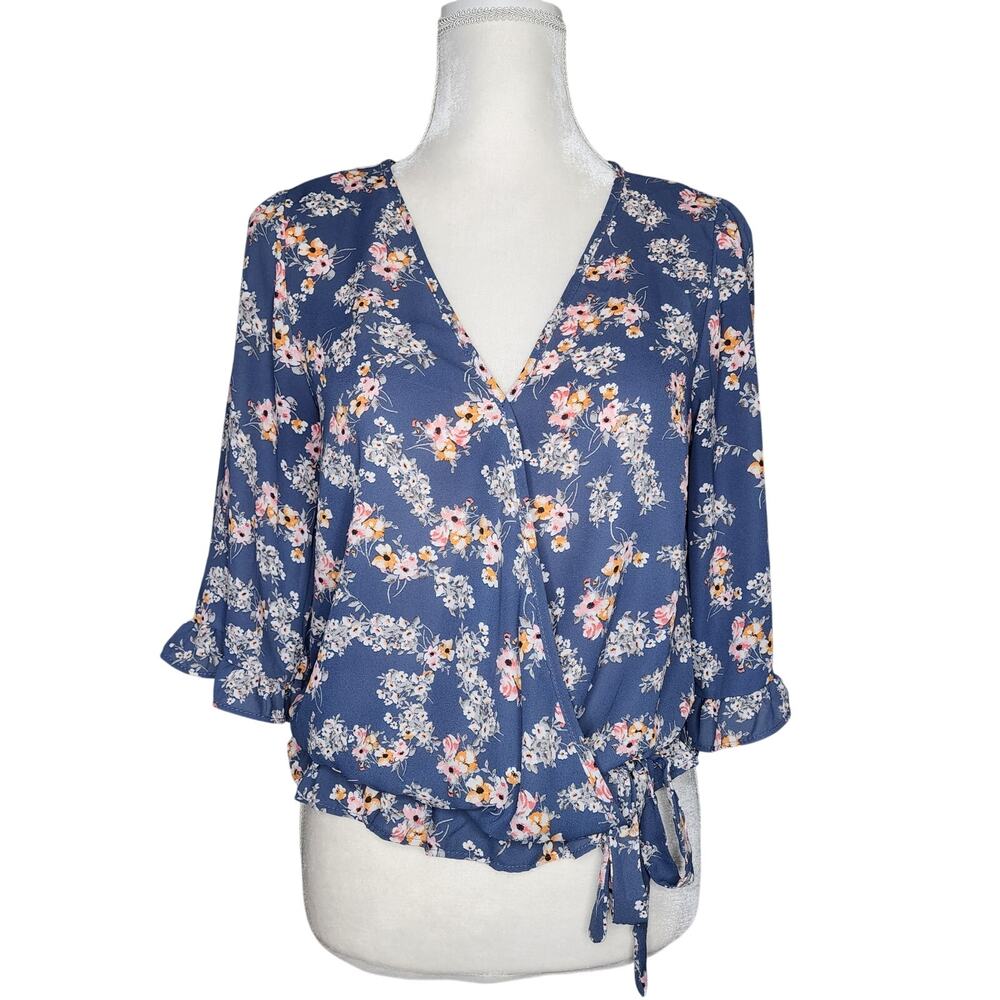 🌻3 for $18 Blue Floral Ruffle Sleeve Blouse Size Medium